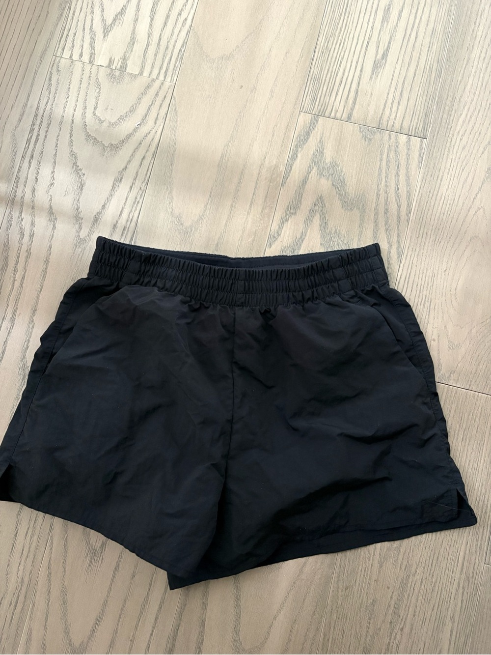 Aritzia TNA Golden Black Ripstop Athletic Elastic-Waist Shorts